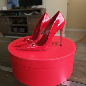 I purchased these designer Hardot shoes for my fiance' but they are too small.